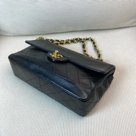 HOLD - CHANEL Vintage Black Lambskin Flap Bag Medium GHW - Picture 3 of 16